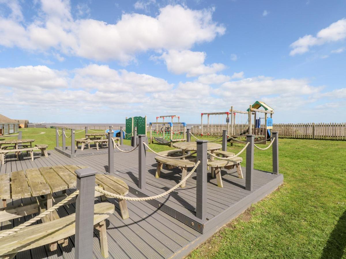 30 The Waterside Holiday Park Лоустофт Экстерьер фото
